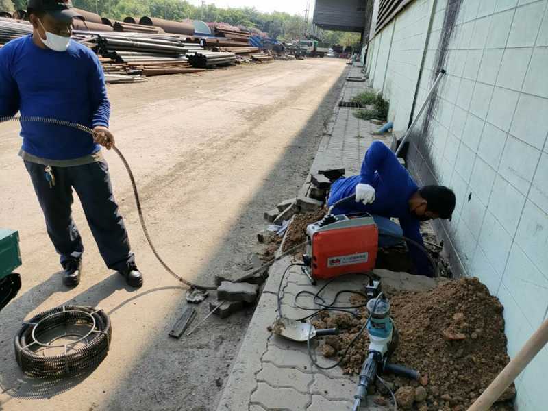 22 - https://งูเหล็กอีสานเซอร์วิส.com | บริการแก้ไขท่อตัน งูเหล็กอีสาน สกลนคร นครพนม กาฬสินธุ์ แก้ไขท่อตัน ส้วมตัน ไม่ต้องทุบ ไม่ต้องรื้อ ประหยัดค่าใช้จ่าย รับเหมาต่อเติม รับวางระบบท่อทุกชนิด เรียกใช้ ช่างต๋อง งูเหล็กบริการ