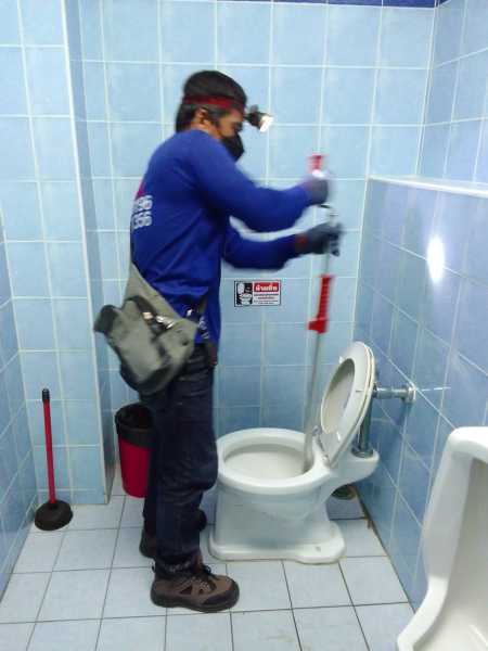 9 - https://งูเหล็กอีสานเซอร์วิส.com | บริการแก้ไขท่อตัน งูเหล็กอีสาน สกลนคร นครพนม กาฬสินธุ์ แก้ไขท่อตัน ส้วมตัน ไม่ต้องทุบ ไม่ต้องรื้อ ประหยัดค่าใช้จ่าย รับเหมาต่อเติม รับวางระบบท่อทุกชนิด เรียกใช้ ช่างต๋อง งูเหล็กบริการ